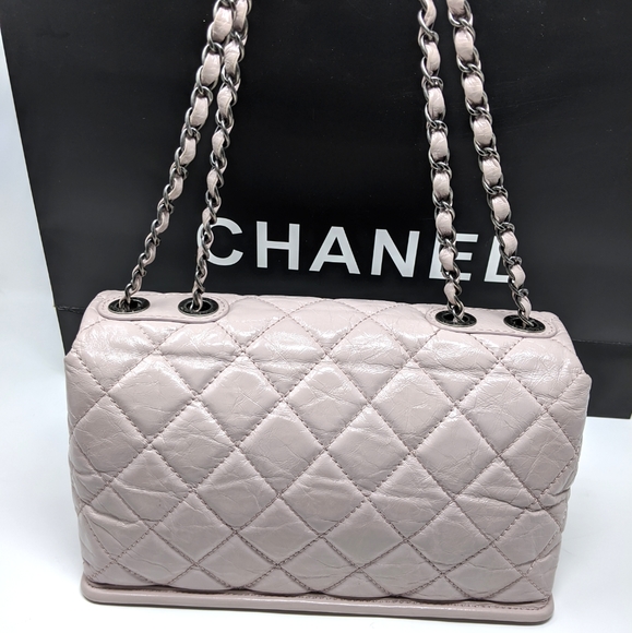 🦄🎉CHANEL Pink Bag Glazed Leather Flap Bag! Super Rare Color! Limited Edition - Picture 4 of 16
